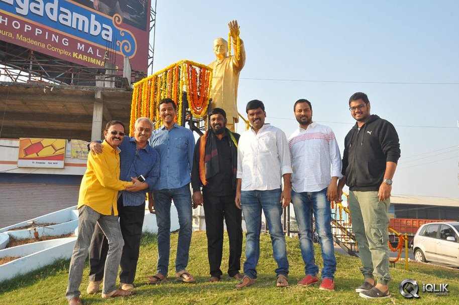 Gautamiputra-Satakarni-Team-at-Karimnagar